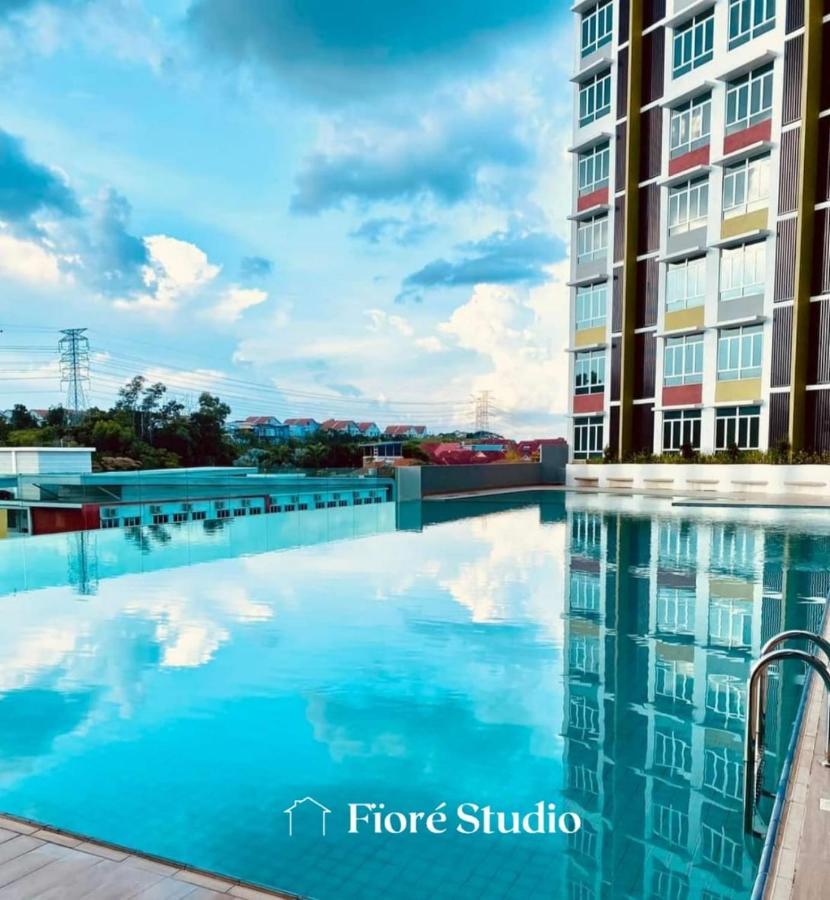 2-5 Pax @ Mahkota Valley Suite,